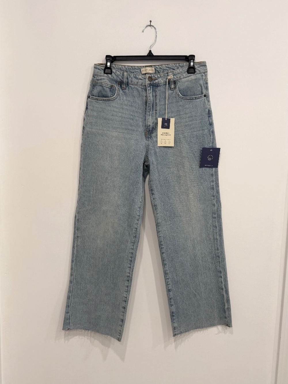 NWT! Oliver Logan Aberdeen Wide Leg Crop Jeans - Women’s Size 29 x 26 light wash